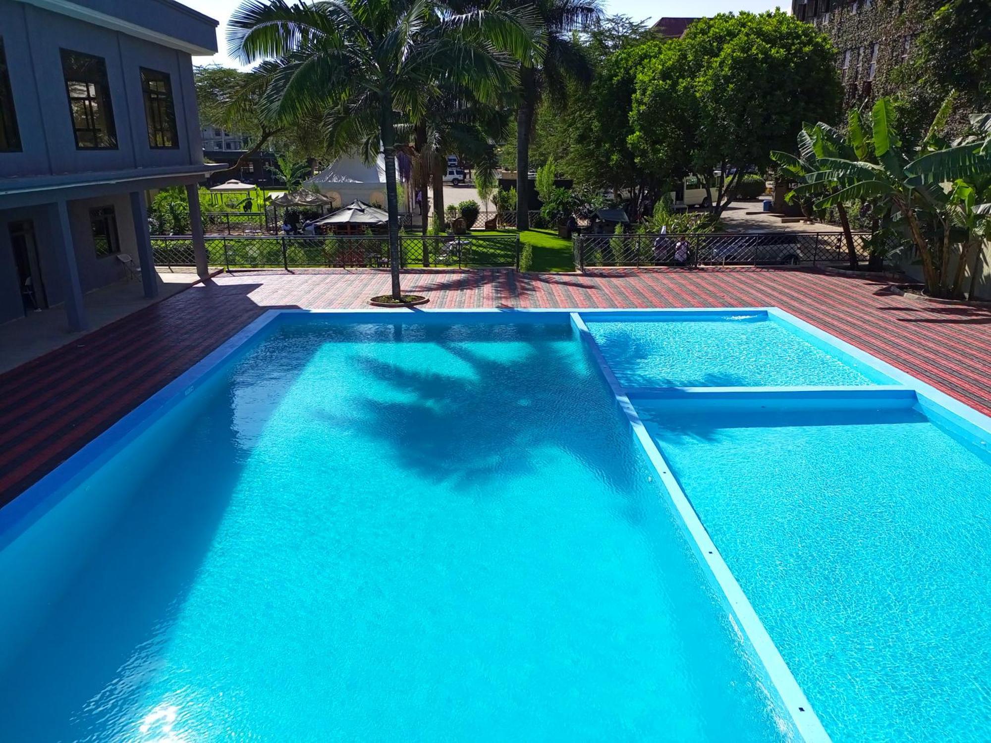 Lush Garden Hotel Arusha Buitenkant foto